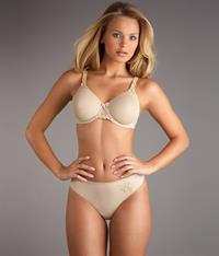 Elisandra Tomacheski in lingerie