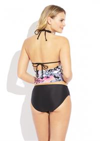 Elisandra Tomacheski in a bikini - ass