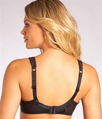 Elisandra Tomacheski in lingerie