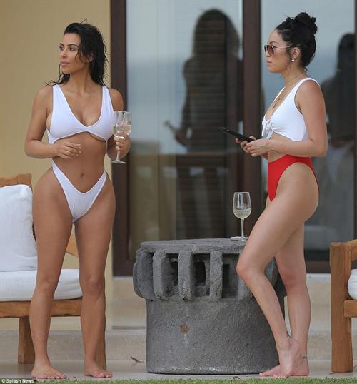 Kim Kardashian Bikini Pictures Kim Kardashian in white bikini in Mexico