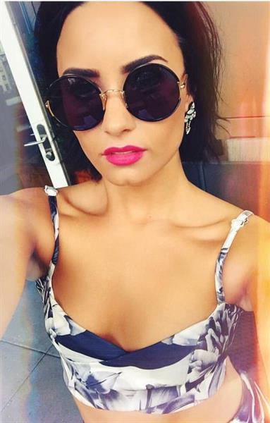 Demi Lovato taking a selfie