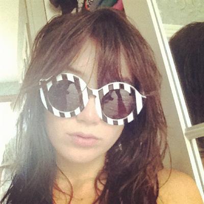 Daisy Lowe taking a selfie