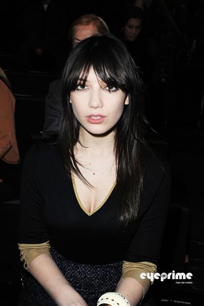 Daisy Lowe