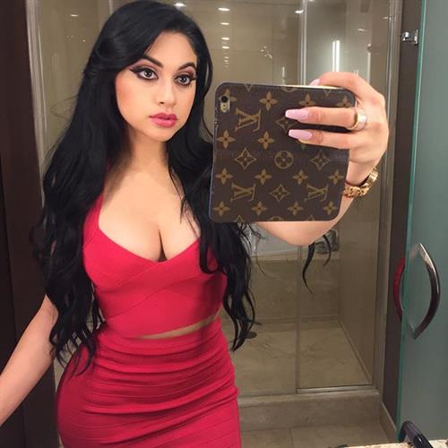 Jailyne Ojeda Ochoa taking a selfie