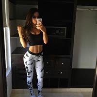 Jen Selter taking a selfie