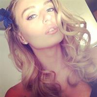 Natalia Starr taking a selfie