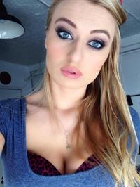Natalia Starr taking a selfie