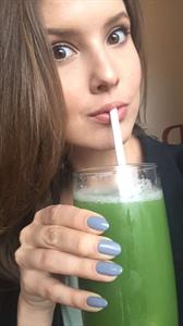 Amanda Cerny taking a selfie