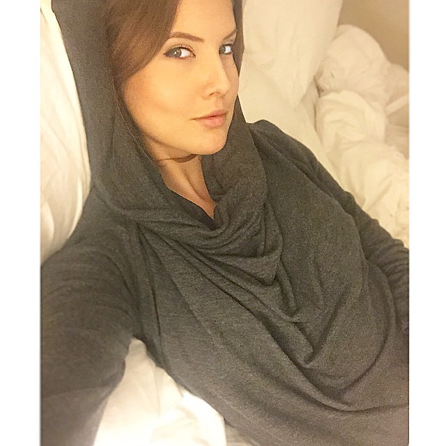 Amanda Cerny taking a selfie