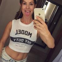 Amanda Cerny taking a selfie