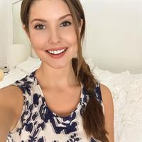 Amanda Cerny taking a selfie