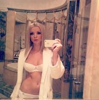 Ekaterina Enokaeva in lingerie taking a selfie