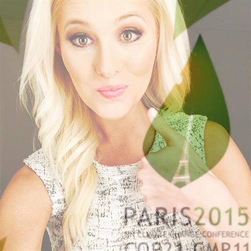 Tomi Lahren taking a selfie