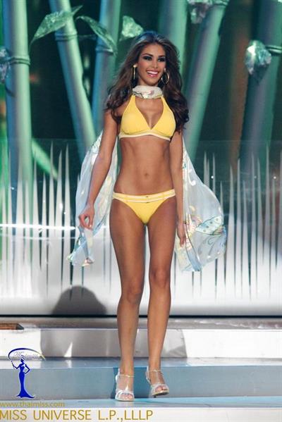 Dayana Mendoza in a bikini