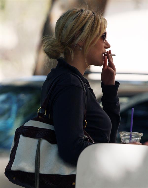 Laura Prepon at The Coffee Bean in Beverly Hills April 7, 2009
