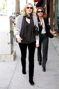 Laura Prepon out for lunch in Beverly Hills December 18, 2009