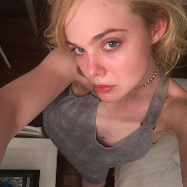 Elle Fanning taking a selfie