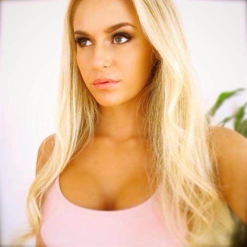 Anna Nyström taking a selfie