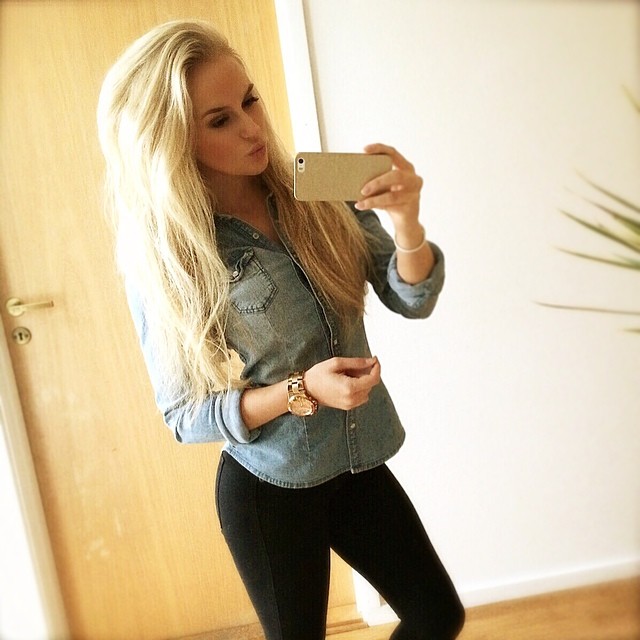 Anna Nyström taking a selfie