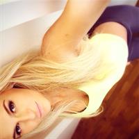 Anna Nyström taking a selfie