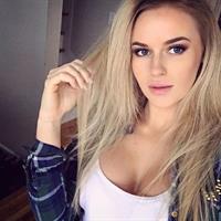 Anna Nyström taking a selfie