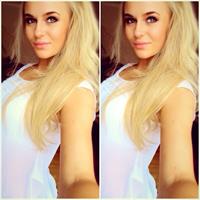 Anna Nyström taking a selfie