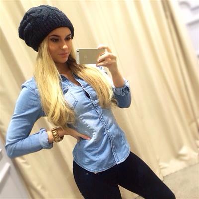 Anna Nyström taking a selfie