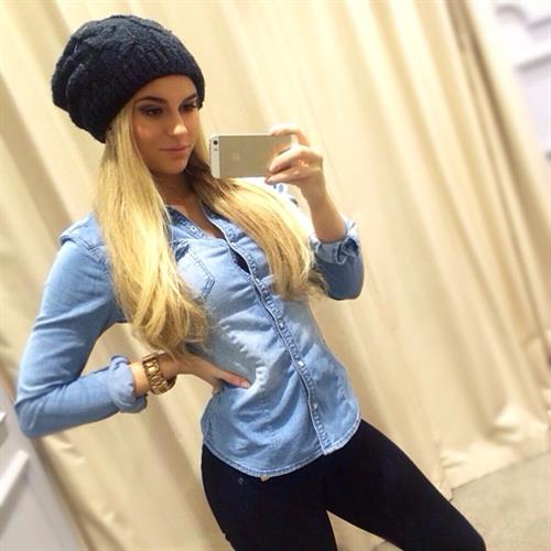 Anna Nyström taking a selfie