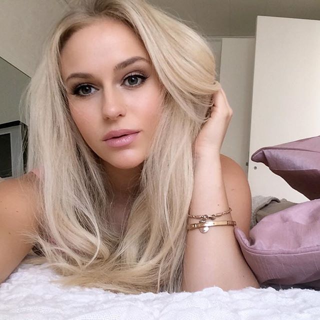 Anna Nyström taking a selfie