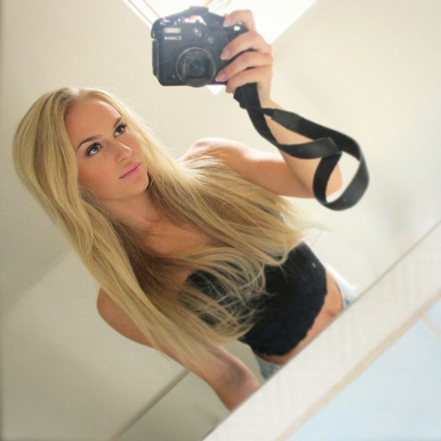 Anna Nyström taking a selfie