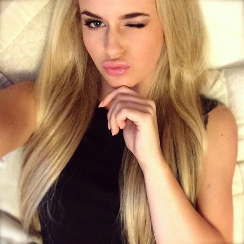 Anna Nyström taking a selfie