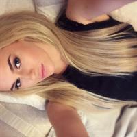 Anna Nyström taking a selfie