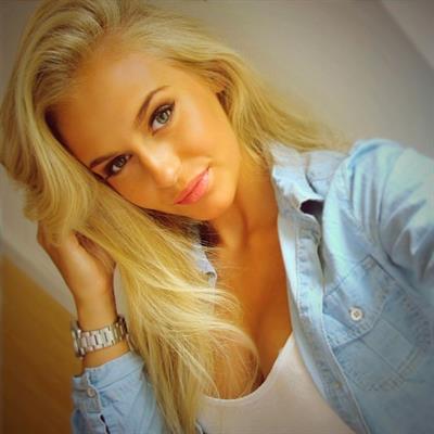 Anna Nyström taking a selfie