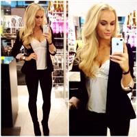 Anna Nyström taking a selfie