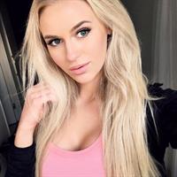 Anna Nyström taking a selfie