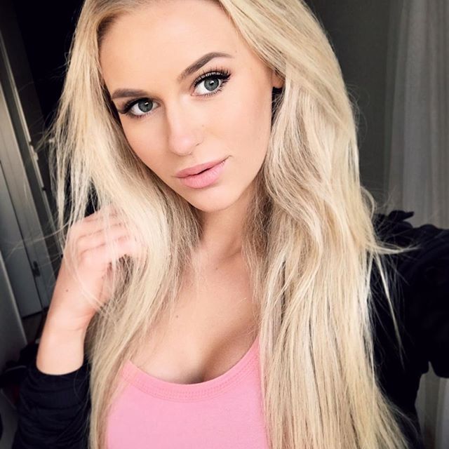 Anna Nyström taking a selfie