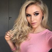 Anna Nyström taking a selfie