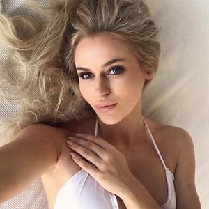 Anna Nyström taking a selfie