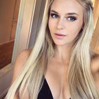 Anna Nyström taking a selfie