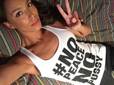 Ilfenesh Hadera taking a selfie