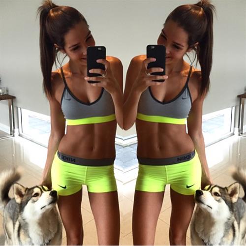 Kayla Itsines taking a selfie