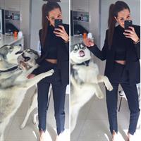 Kayla Itsines taking a selfie