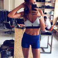 Kayla Itsines taking a selfie