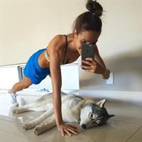 Kayla Itsines taking a selfie