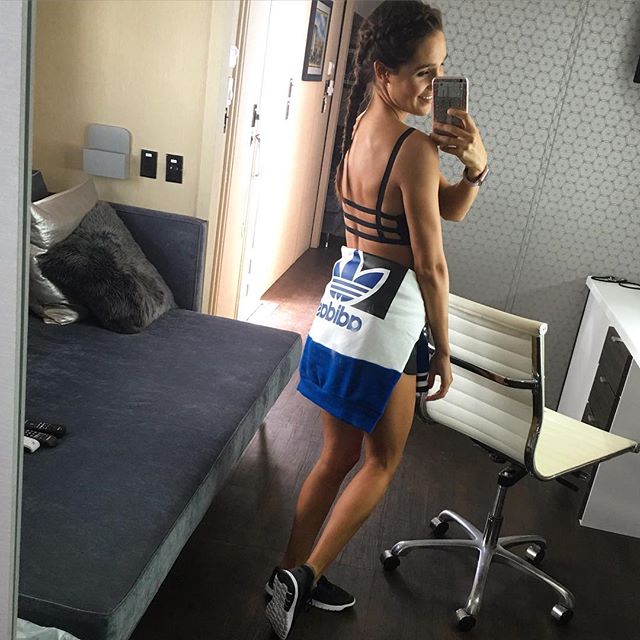 Kayla Itsines taking a selfie