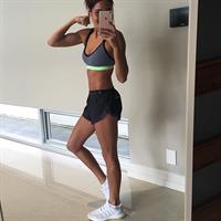 Kayla Itsines taking a selfie