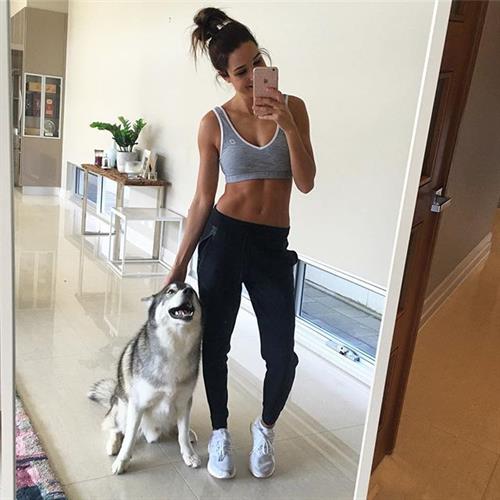 Kayla Itsines taking a selfie