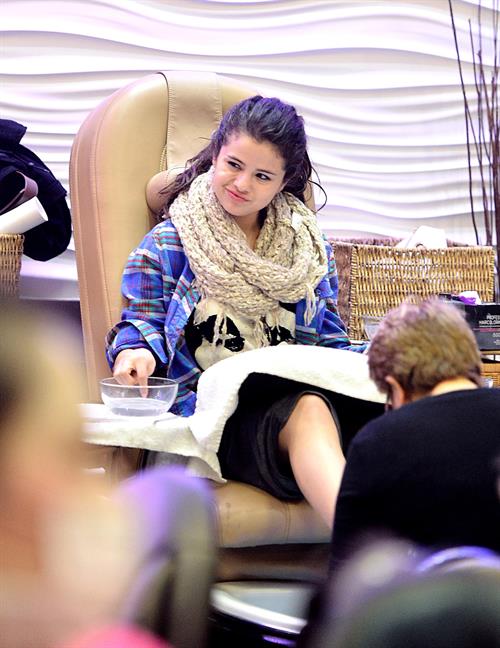 Selena Gomez Pictures Selena Gomez in Encino 1/3/13