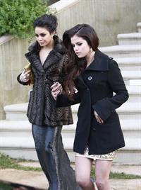 Selena Gomez headed to the Golden Globe Awards in LA 1/13/13 