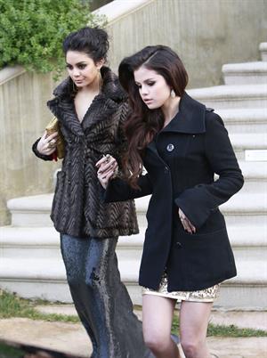 Selena Gomez headed to the Golden Globe Awards in LA 1/13/13 